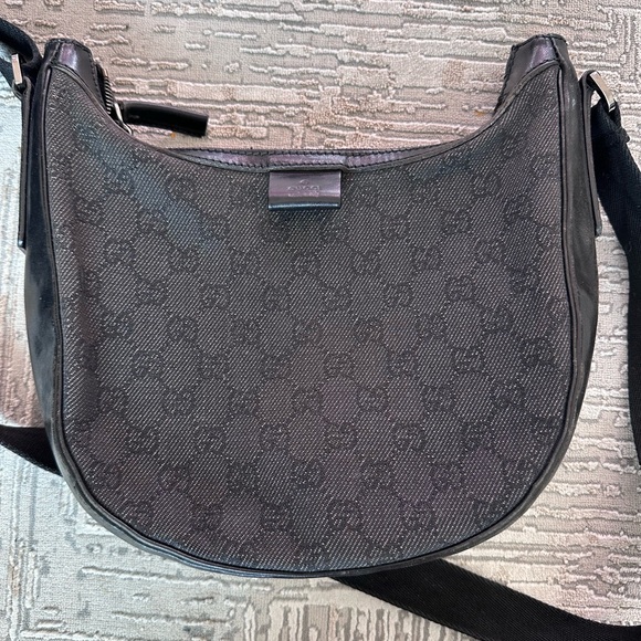 Gucci Handbags - Gucci Crossbody Bag